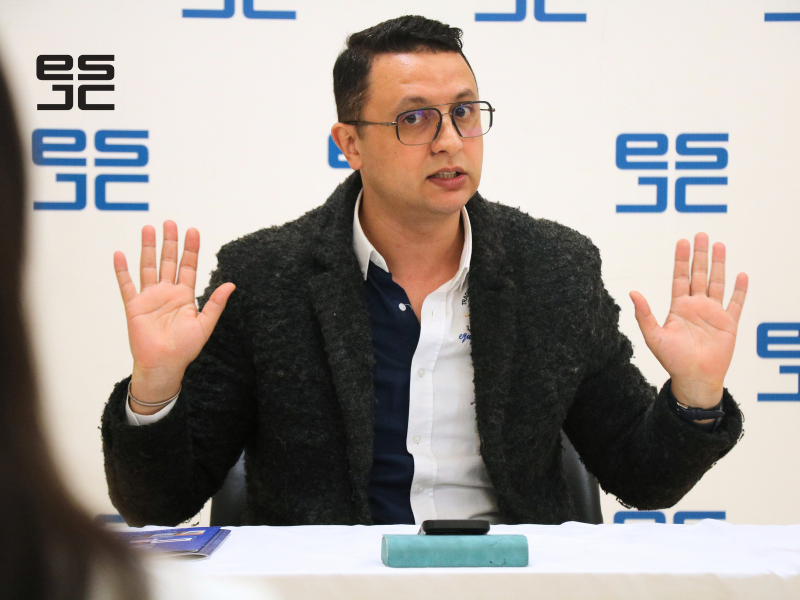 Zakaria Ait Abdelmajid (4) طلاب مدرسة المهن الجديدة في الصحافة والتواصل يستقبلون زكرياء آيت عبد المجيد